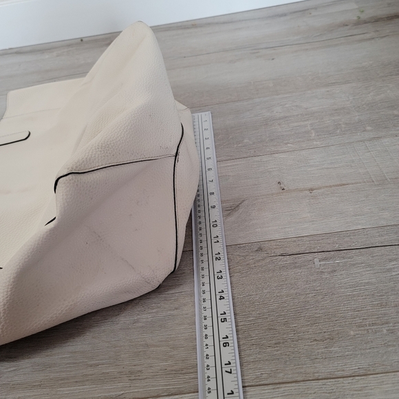 Large Off White Leather Shoulder Beach Bag - Picture 6 of 8